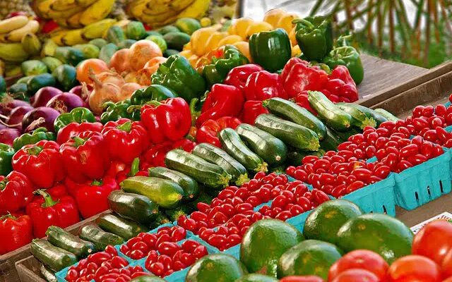 Las ventajas de comprar frutas y verduras en una tienda ecológica